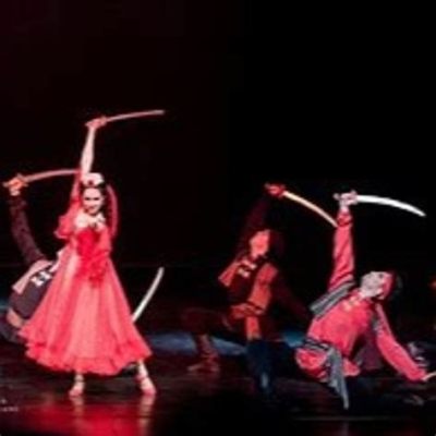 Sabre Dance:  Kiihkeä ja virtaava melodia kuljettaa kuulijaa keskiaikaisen Armenian läpi